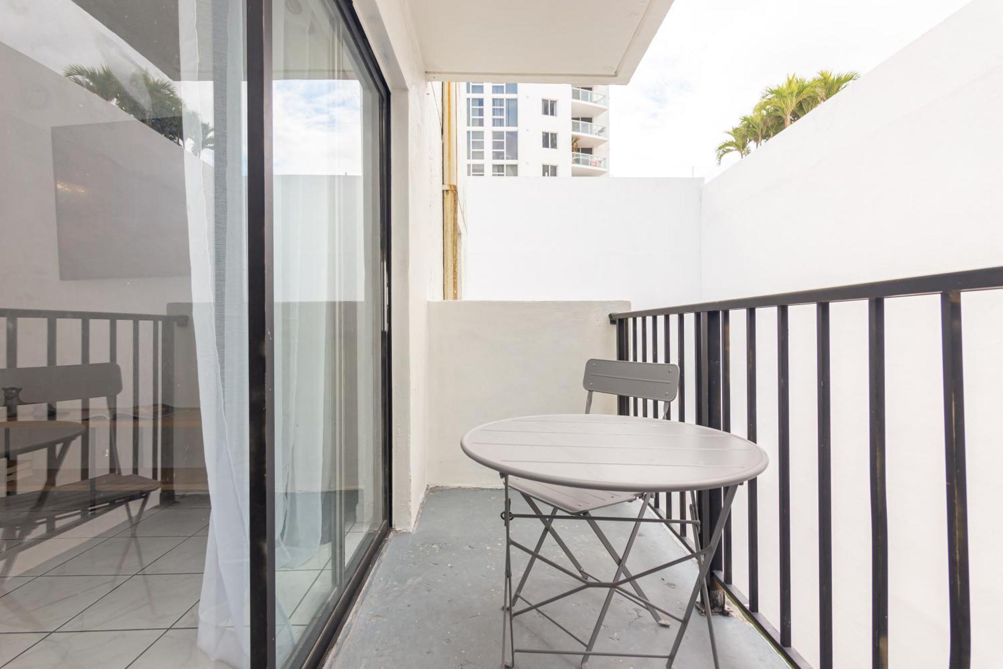 One Bedroom Apartment - With Parking & Balcony - Heart Of Wynwood Майами Экстерьер фото