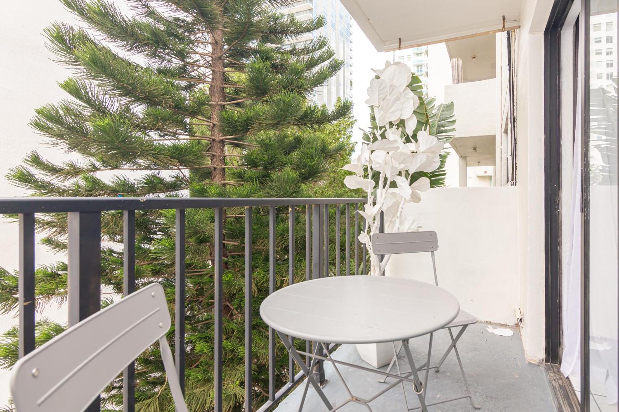 One Bedroom Apartment - With Parking & Balcony - Heart Of Wynwood Майами Экстерьер фото